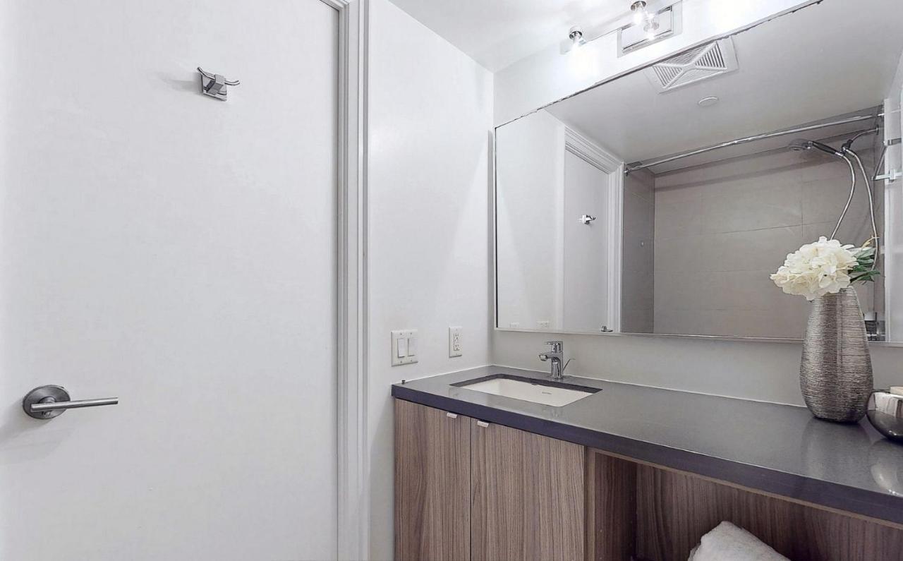 University Of Toronto Utsg Suites Extérieur photo
